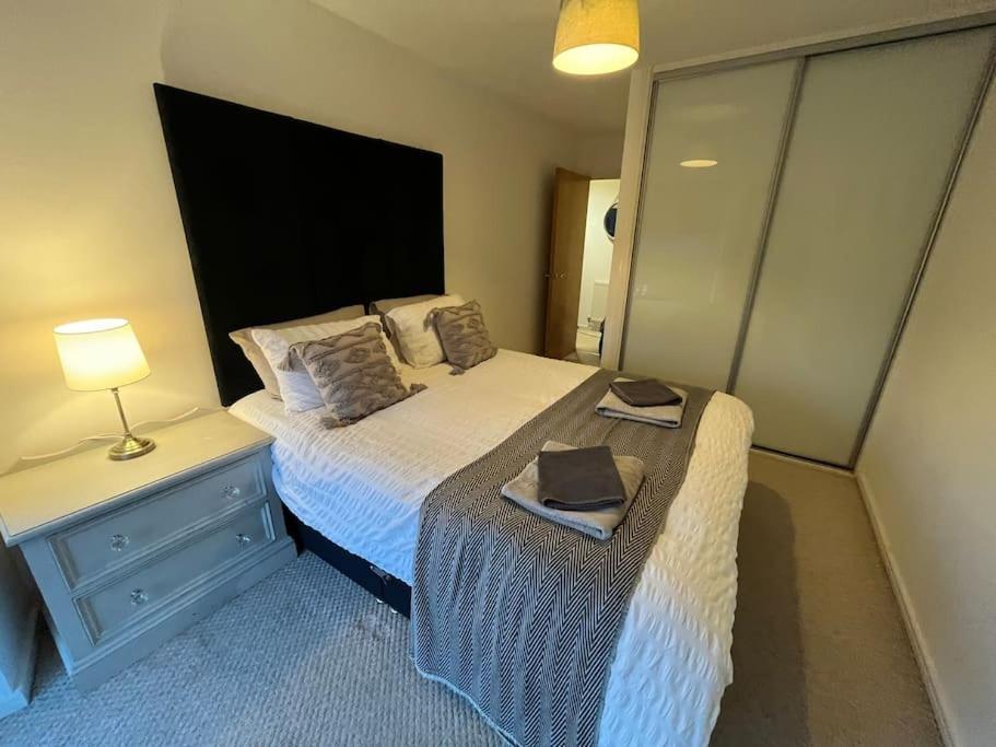 Etihad Fc 2Br Apartment With Water View Manchester Bagian luar foto