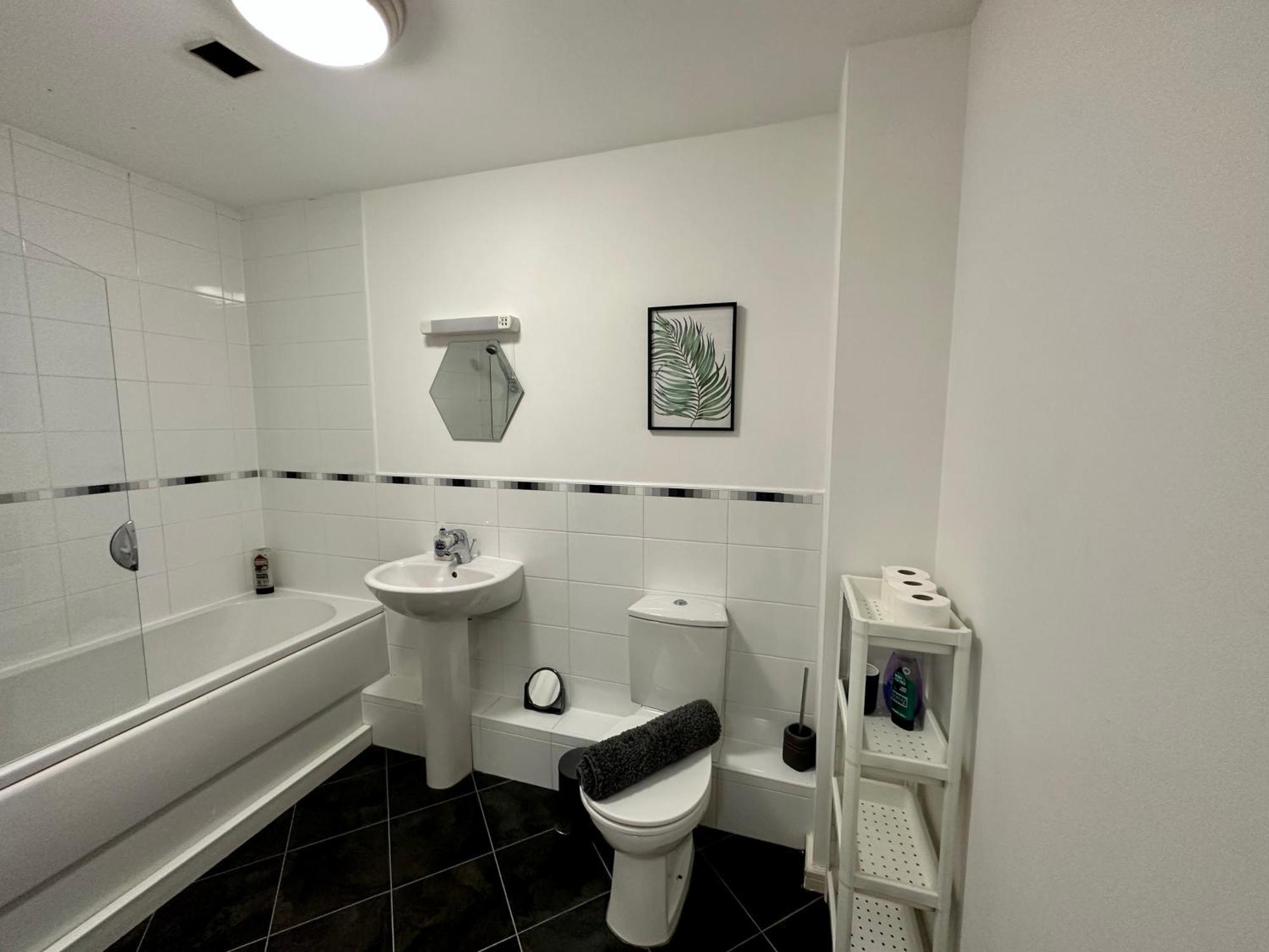 Etihad Fc 2Br Apartment With Water View Manchester Bagian luar foto